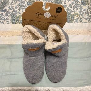 GAAHUU Women Wool Bootie House shoes Size M 7-8 New with Tags